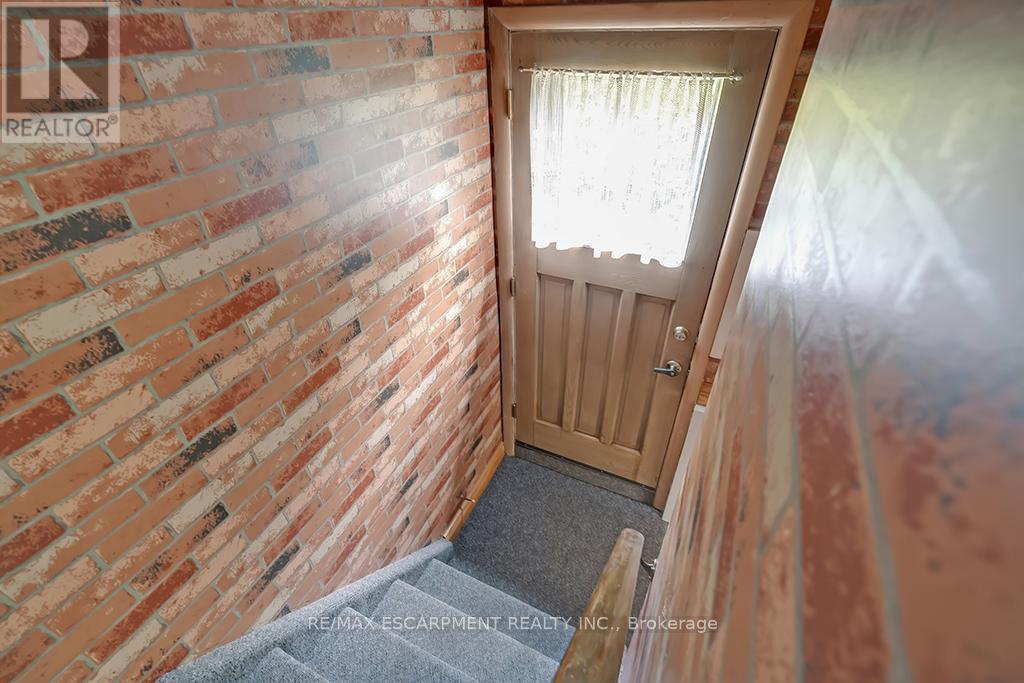 327 Strathcona Drive, Burlington, Ontario  L7L 2E2 - Photo 28 - W12150145
