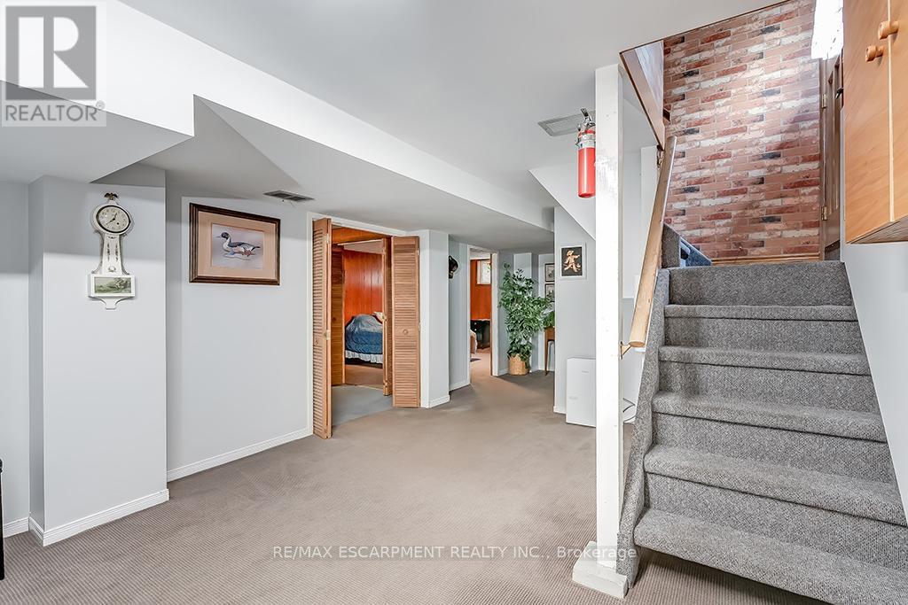 327 Strathcona Drive, Burlington, Ontario  L7L 2E2 - Photo 29 - W12150145