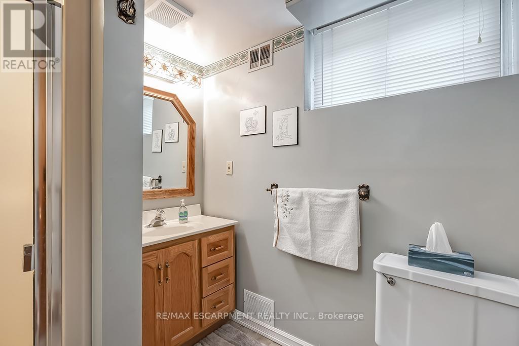 327 Strathcona Drive, Burlington, Ontario  L7L 2E2 - Photo 32 - W12150145
