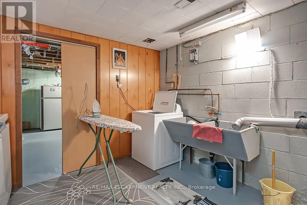 327 Strathcona Drive, Burlington, Ontario  L7L 2E2 - Photo 34 - W12150145