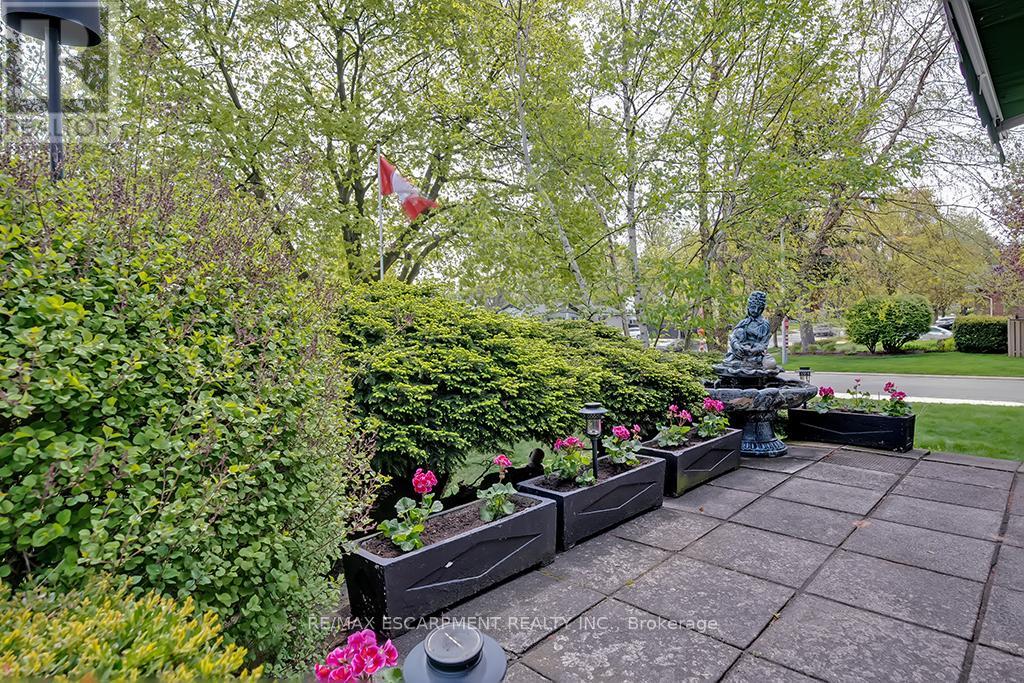 327 Strathcona Drive, Burlington, Ontario  L7L 2E2 - Photo 41 - W12150145