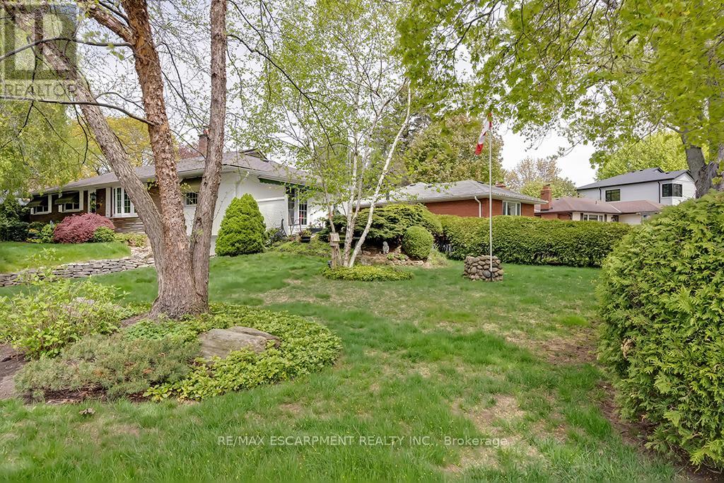 327 Strathcona Drive, Burlington, Ontario  L7L 2E2 - Photo 43 - W12150145