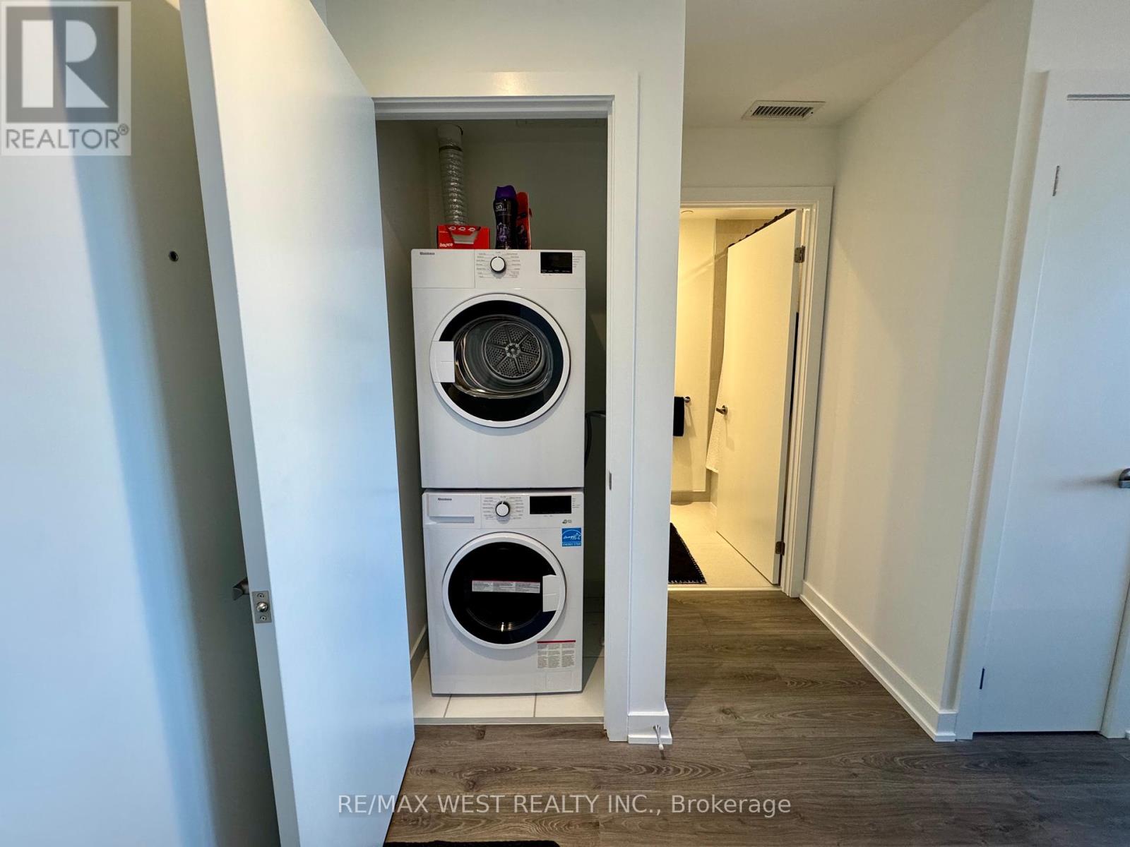 1204 - 28 Ann Street, Mississauga, Ontario  L5G 0E1 - Photo 10 - W12150147
