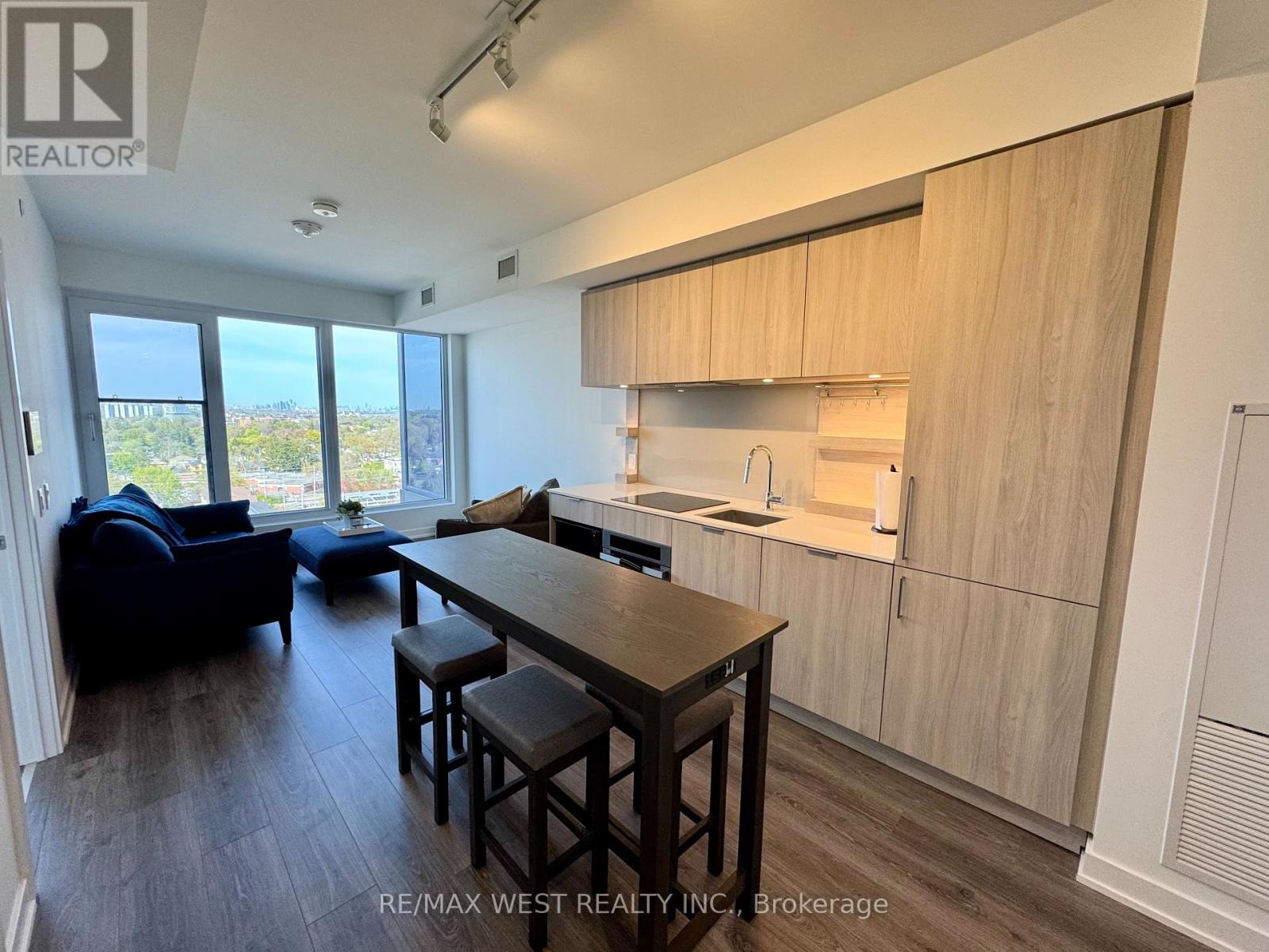 1204 - 28 Ann Street, Mississauga, Ontario  L5G 0E1 - Photo 2 - W12150147