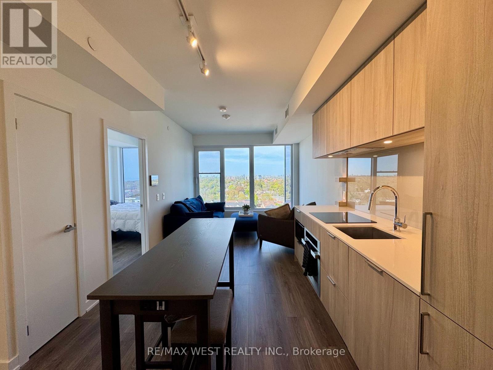 1204 - 28 Ann Street, Mississauga, Ontario  L5G 0E1 - Photo 3 - W12150147