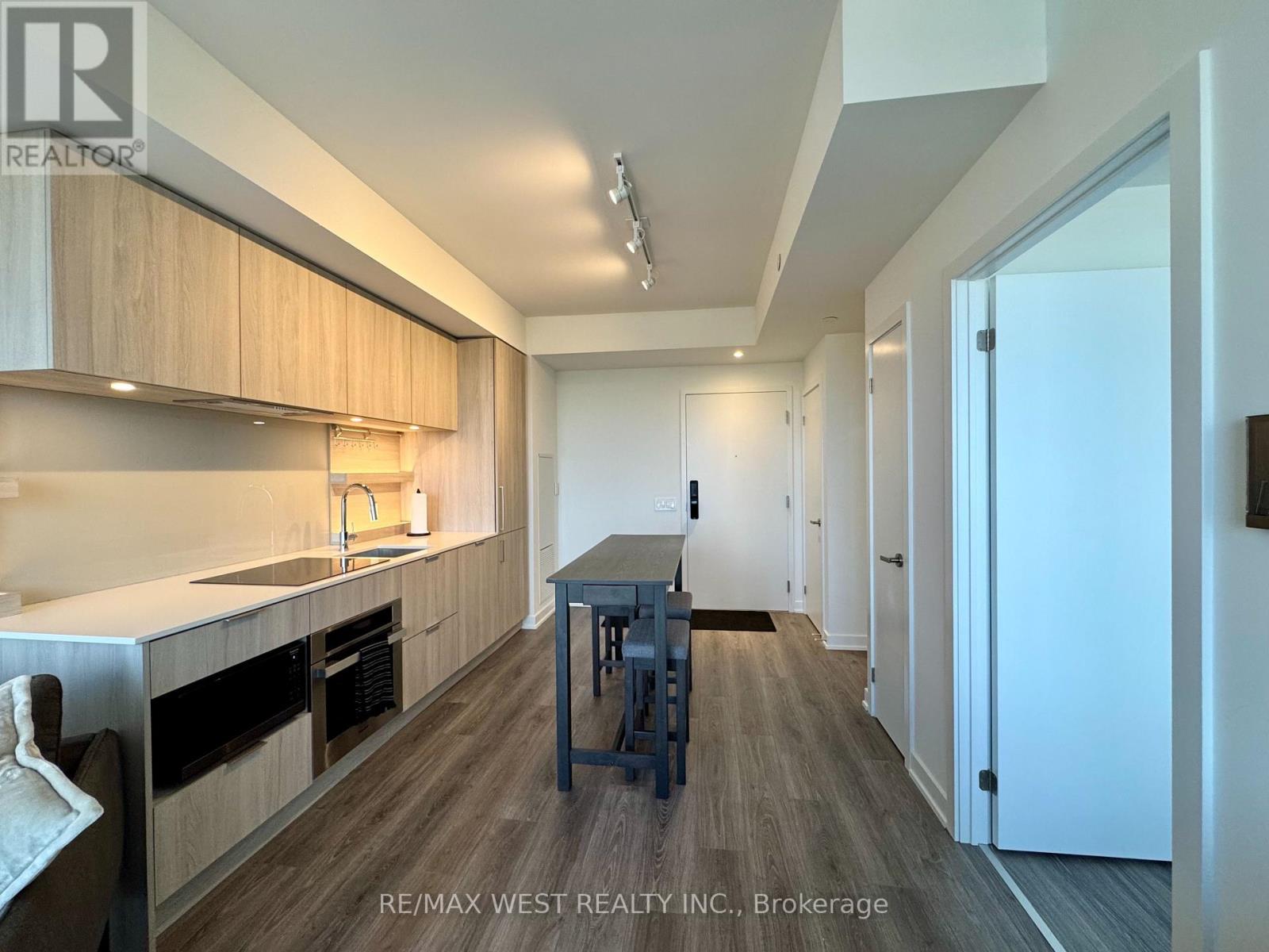 1204 - 28 Ann Street, Mississauga, Ontario  L5G 0E1 - Photo 5 - W12150147