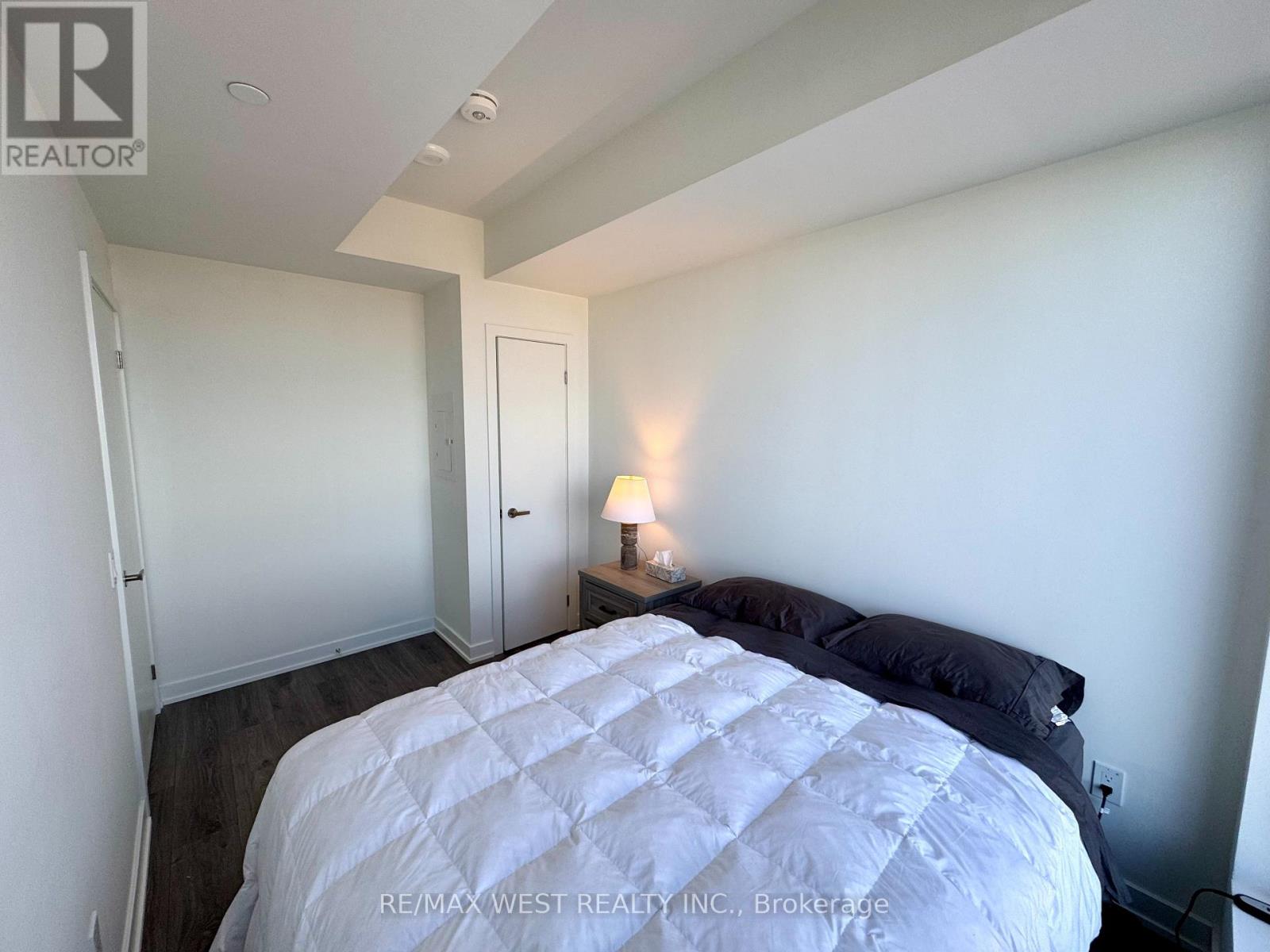 1204 - 28 Ann Street, Mississauga, Ontario  L5G 0E1 - Photo 8 - W12150147