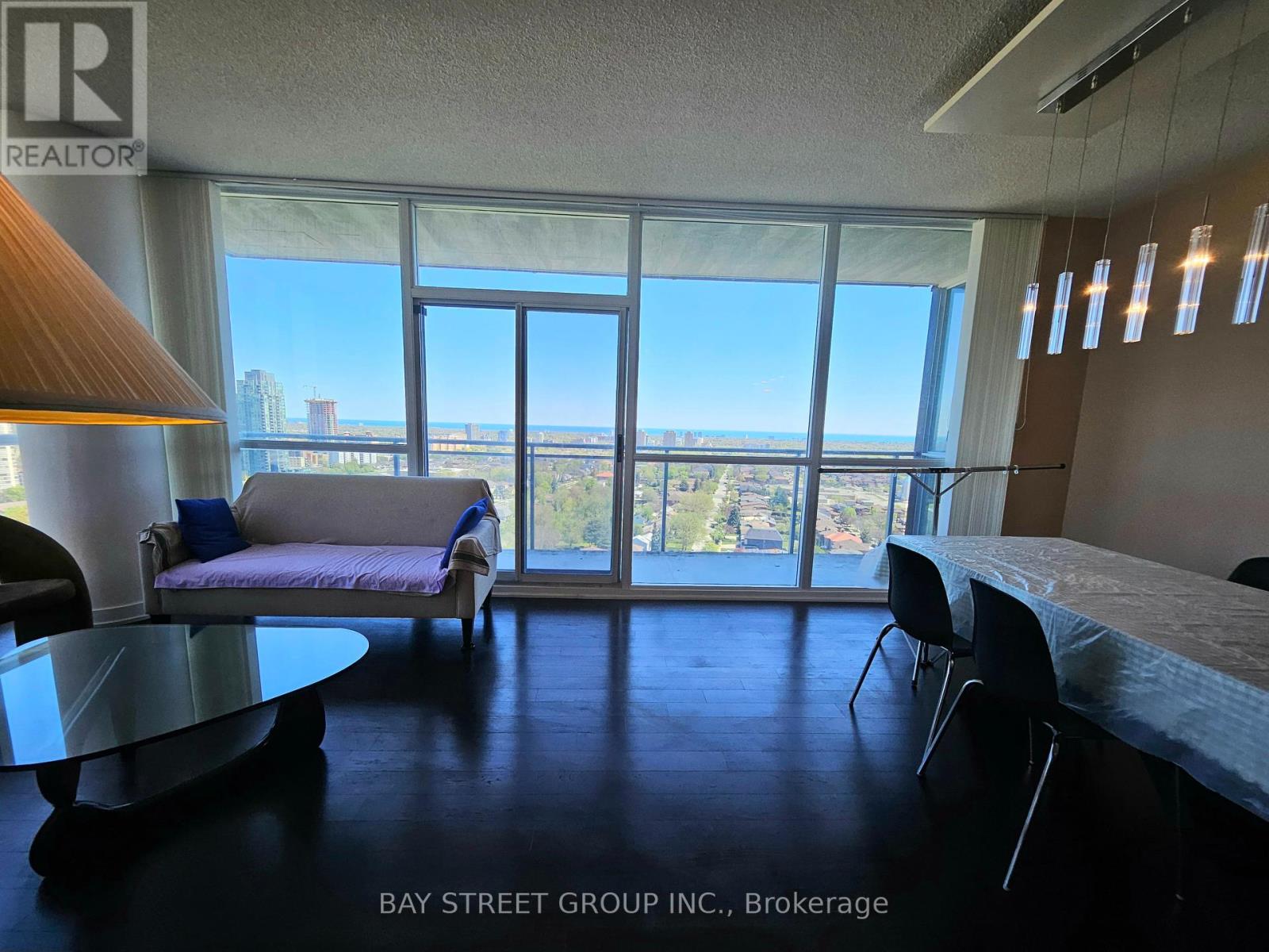 1906 - 223 Webb Drive, Mississauga, Ontario  L5B 0E8 - Photo 5 - W12150170