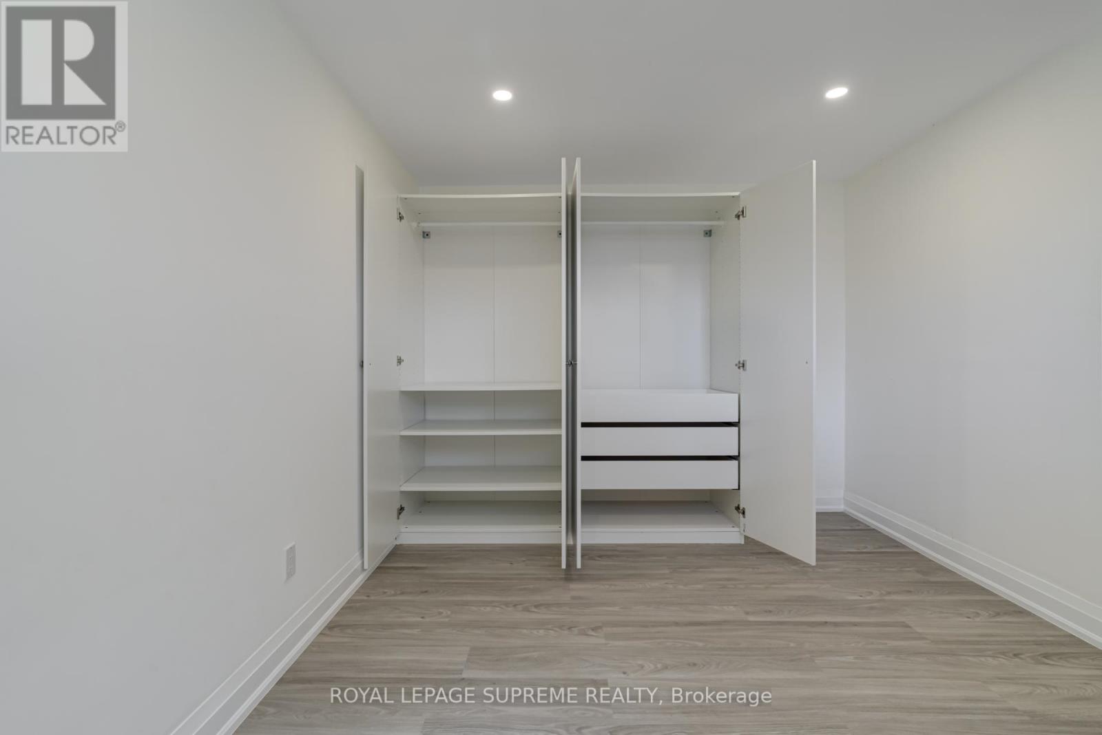 11 Del Ria Drive, Toronto, Ontario  M6L 1L9 - Photo 19 - W12150184