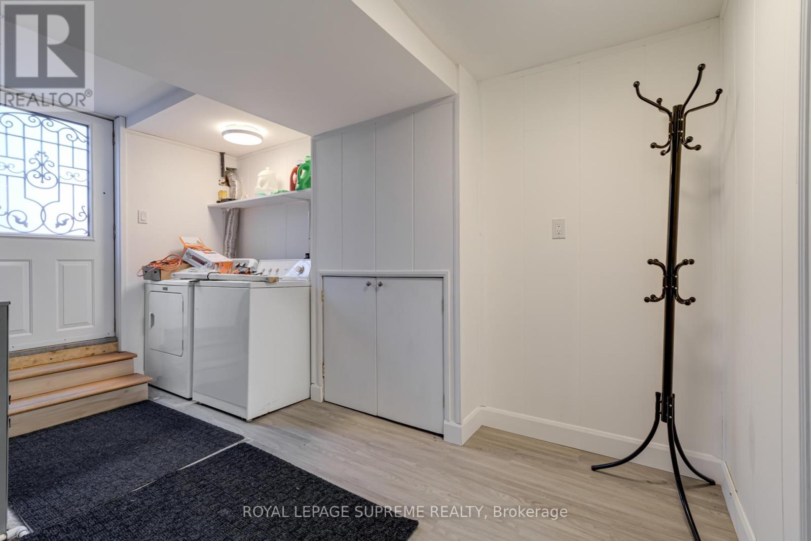 11 Del Ria Drive, Toronto, Ontario  M6L 1L9 - Photo 3 - W12150184