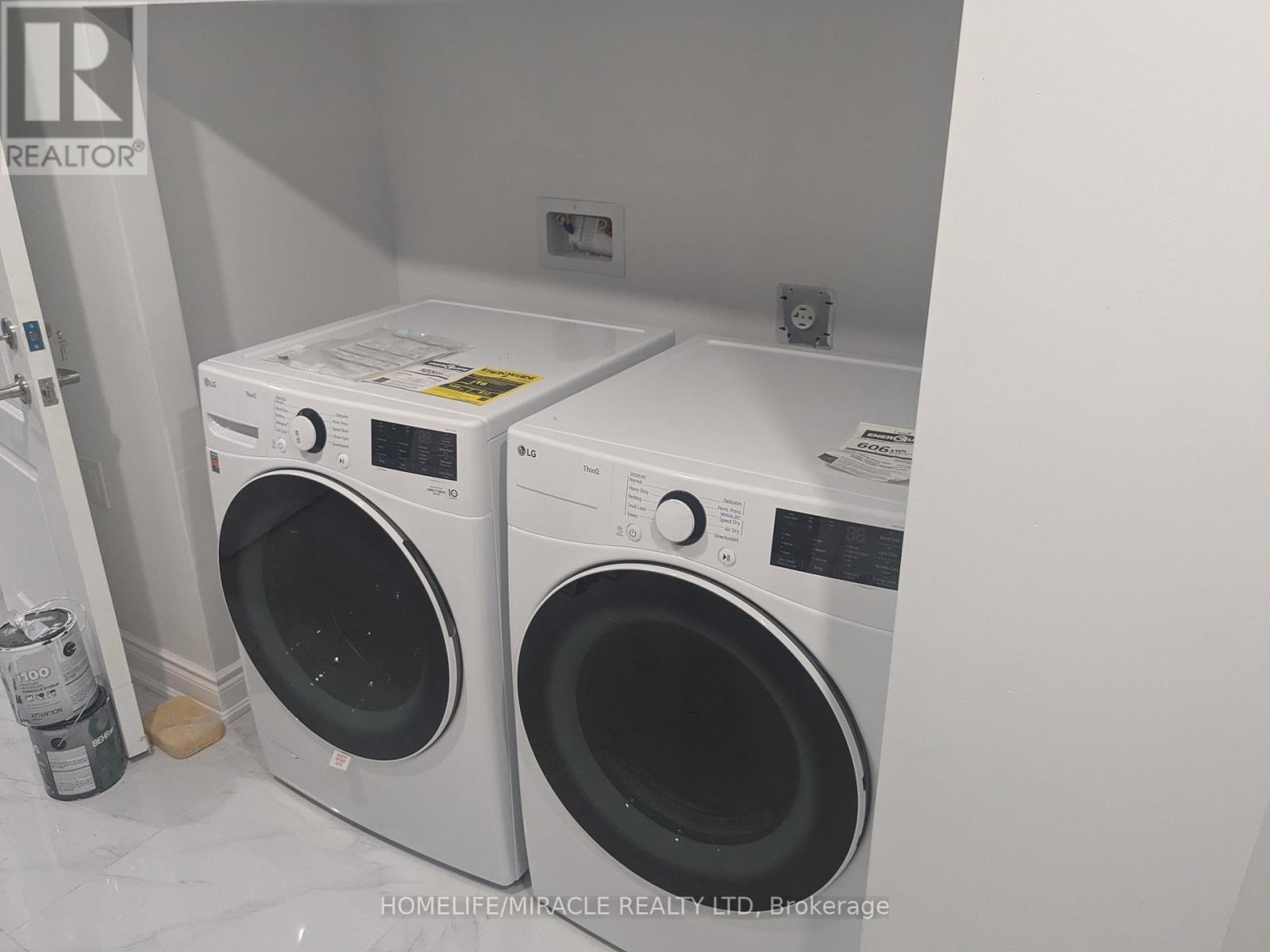 103 Hullrick Drive, Toronto (Rexdale-Kipling), Ontario  M9W 6W4 - Photo 10 - W12150240