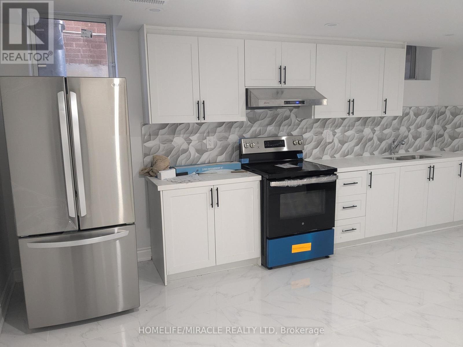 103 Hullrick Drive, Toronto (Rexdale-Kipling), Ontario  M9W 6W4 - Photo 3 - W12150240
