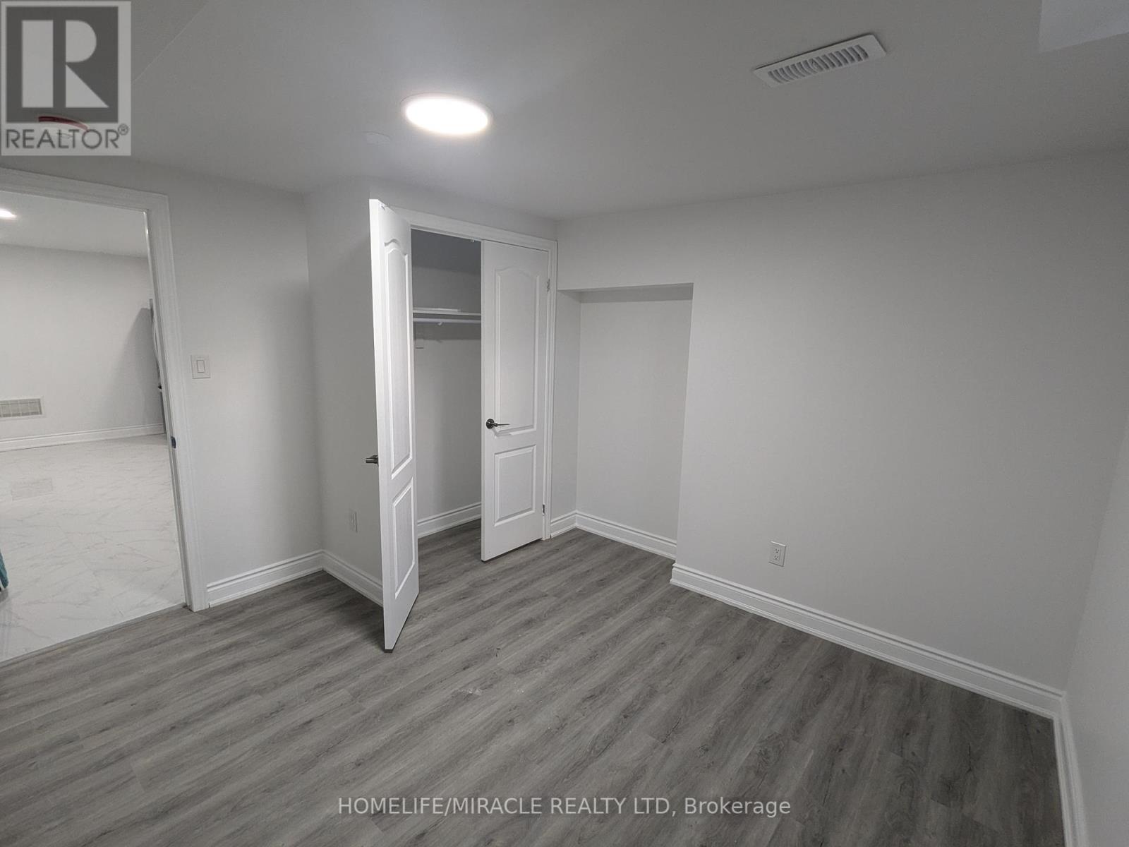 103 Hullrick Drive, Toronto (Rexdale-Kipling), Ontario  M9W 6W4 - Photo 5 - W12150240