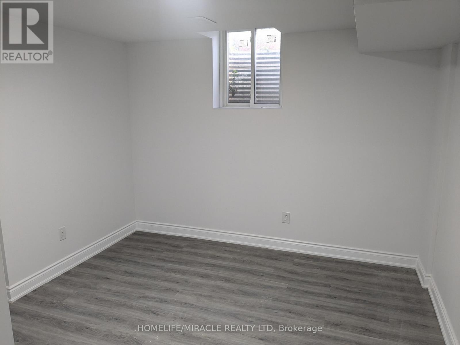103 Hullrick Drive, Toronto (Rexdale-Kipling), Ontario  M9W 6W4 - Photo 6 - W12150240