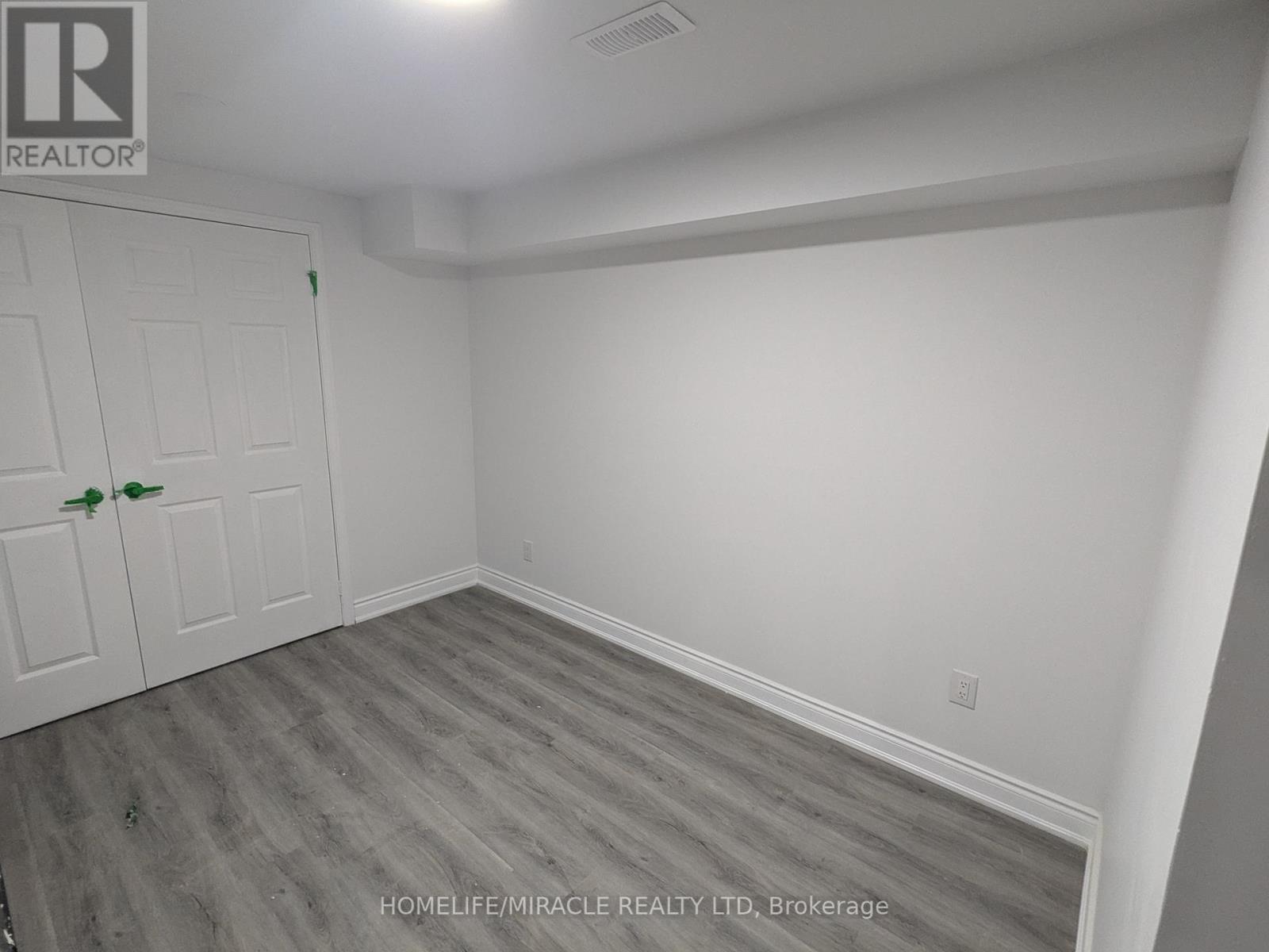 103 Hullrick Drive, Toronto (Rexdale-Kipling), Ontario  M9W 6W4 - Photo 7 - W12150240