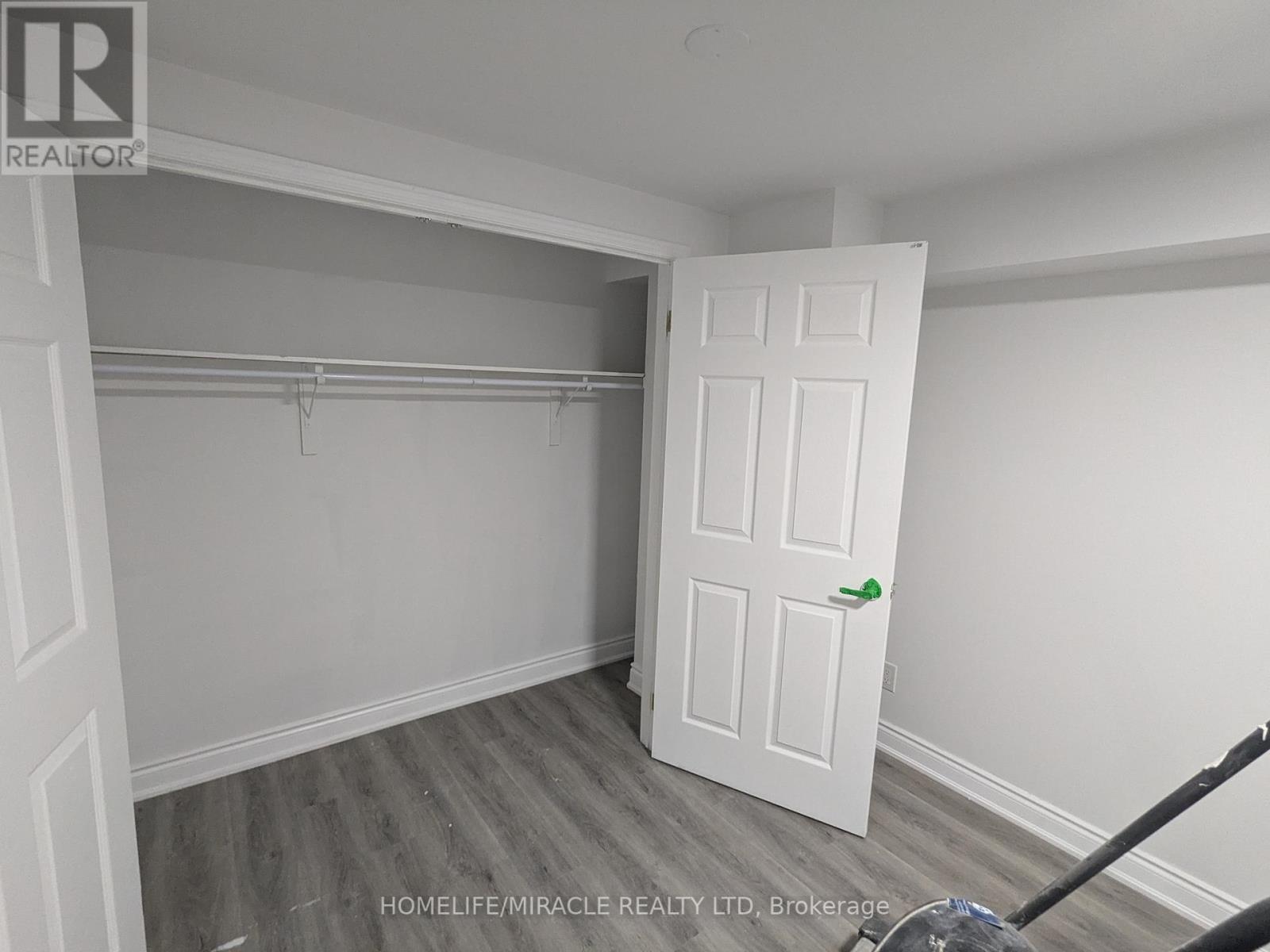103 Hullrick Drive, Toronto (Rexdale-Kipling), Ontario  M9W 6W4 - Photo 8 - W12150240
