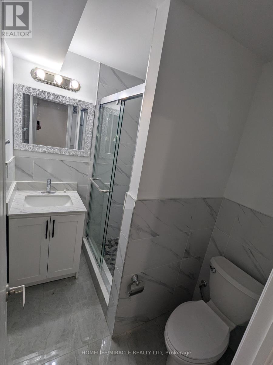 103 Hullrick Drive, Toronto (Rexdale-Kipling), Ontario  M9W 6W4 - Photo 9 - W12150240