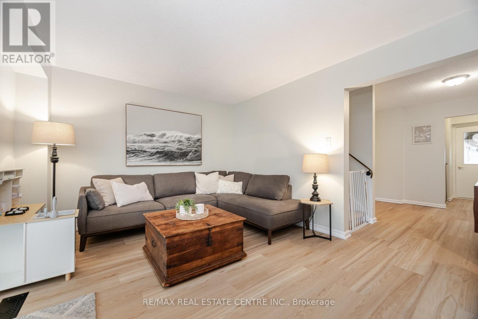 3017 Glace Bay Road, Mississauga, Ontario  L5N 2J9 - Photo 8 - W12150264
