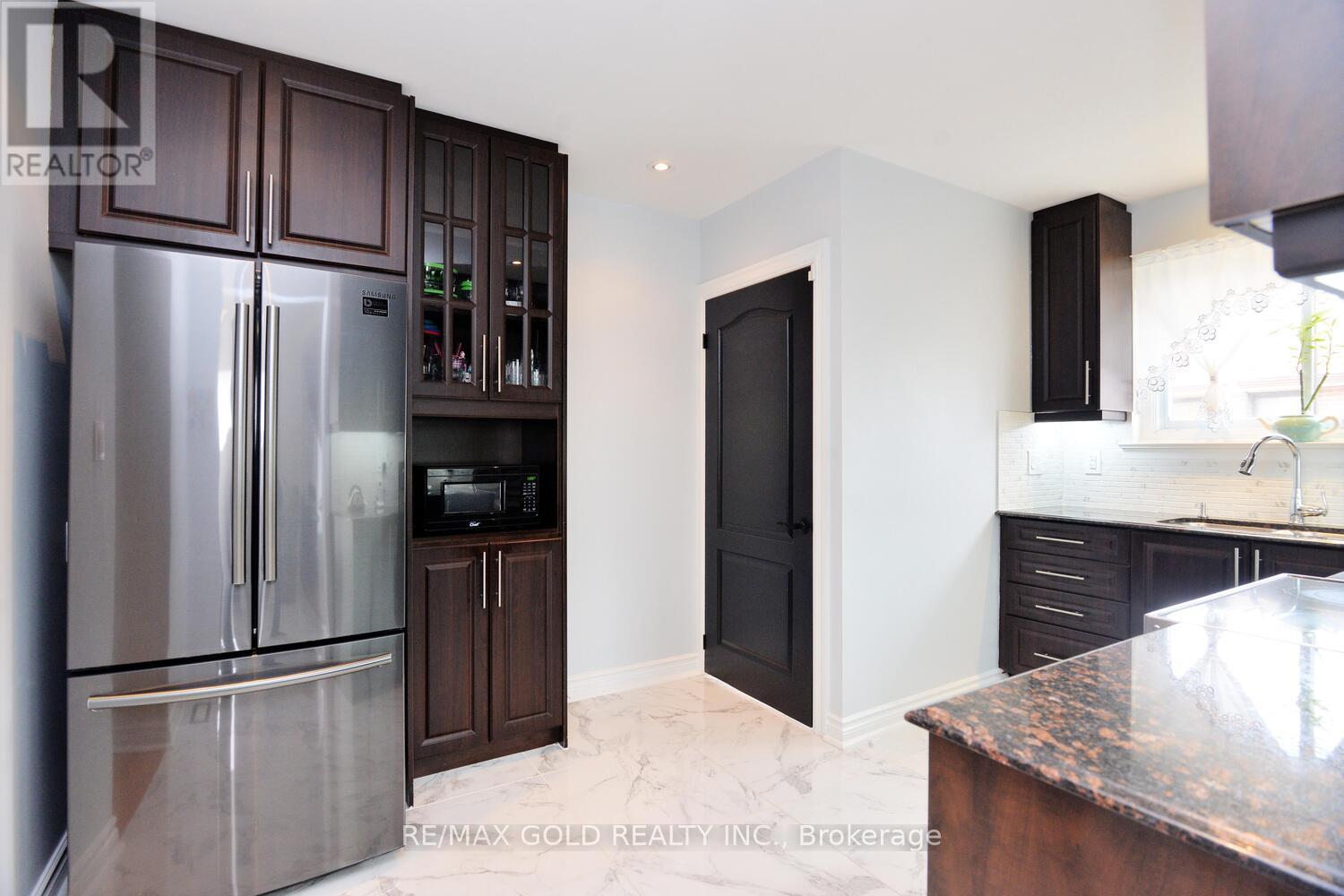 96 Silverstone Drive, Toronto, Ontario  M9V 3G5 - Photo 13 - W12150270