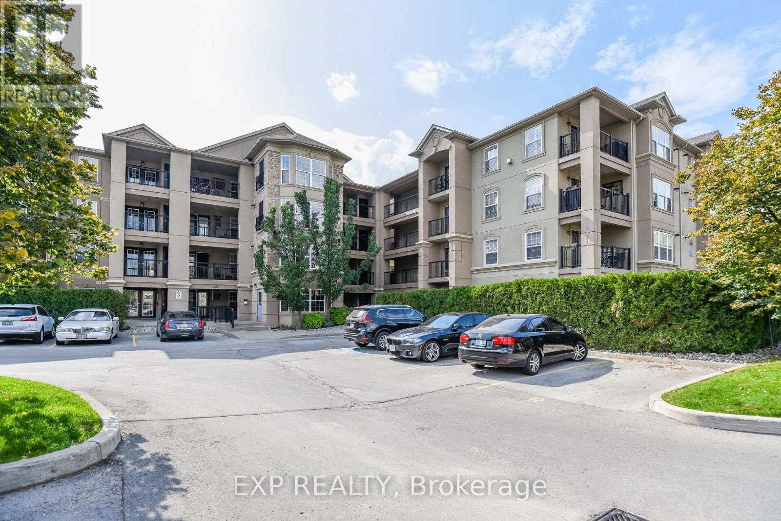 208 - 2035 Appleby Line, Burlington (Uptown), Ontario  L7L 7G8 - Photo 1 - W12150282