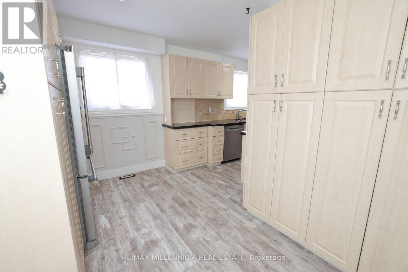 10 Manderley Place, Brampton (Central Park), Ontario  L6S 2S6 - Photo 13 - W12150292