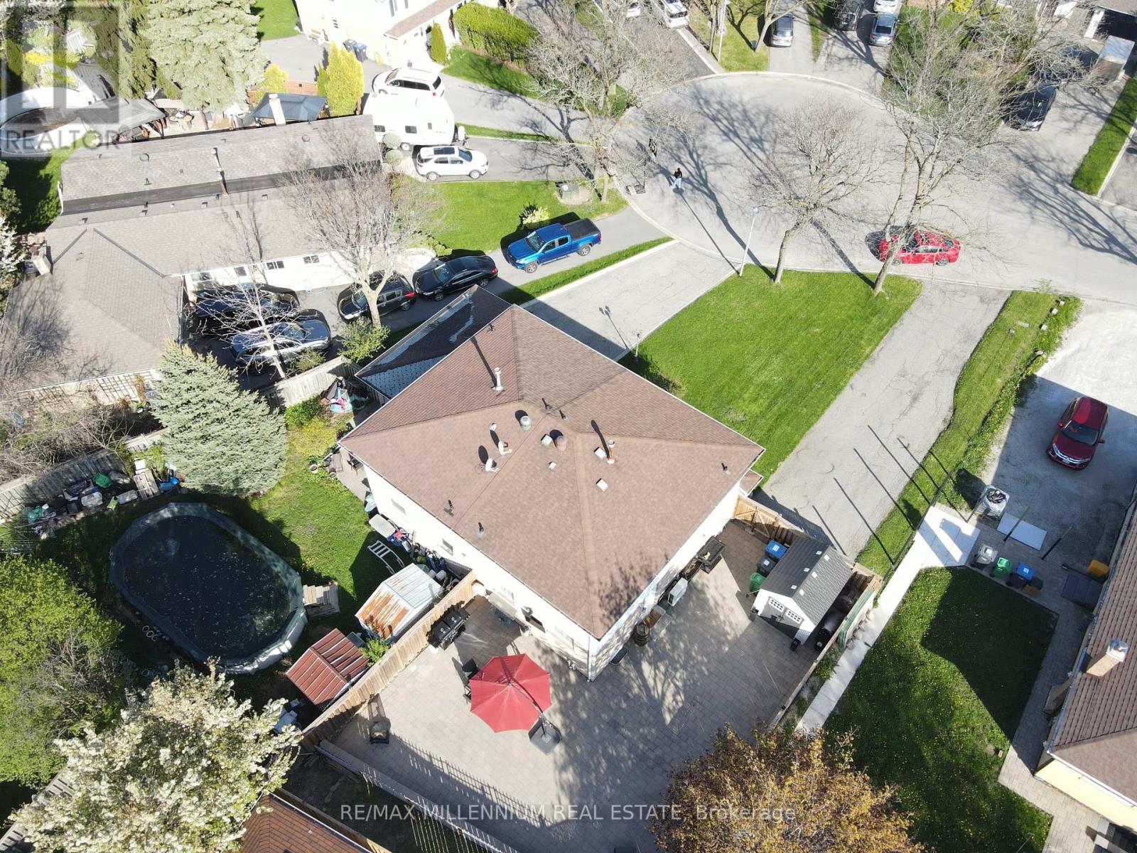 10 Manderley Place, Brampton (Central Park), Ontario  L6S 2S6 - Photo 3 - W12150292
