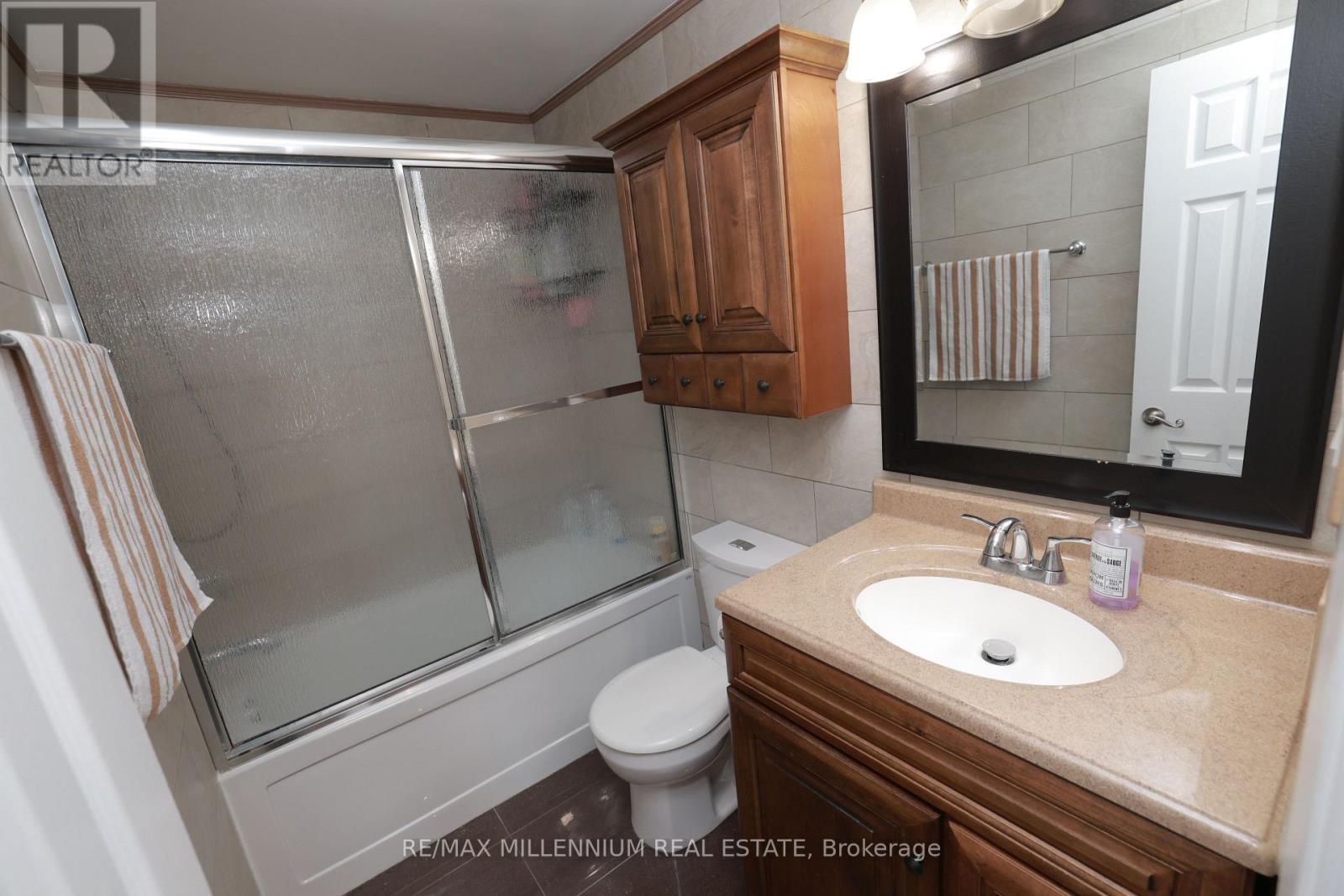 10 Manderley Place, Brampton (Central Park), Ontario  L6S 2S6 - Photo 33 - W12150292