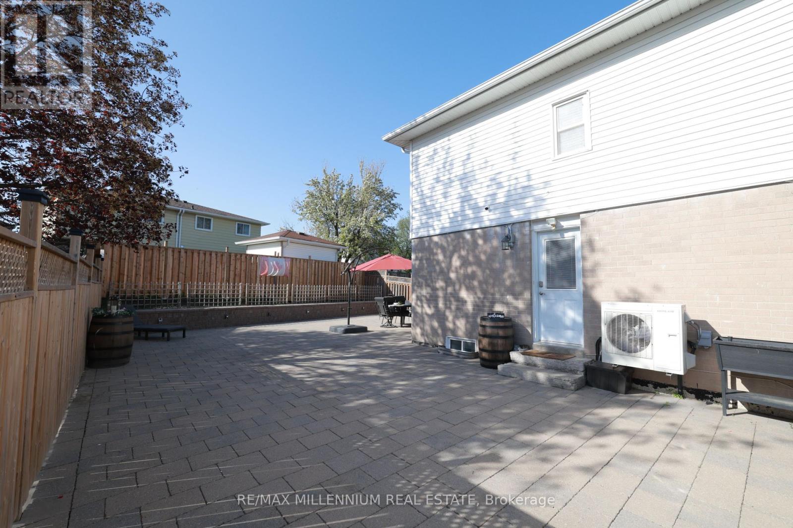 10 Manderley Place, Brampton (Central Park), Ontario  L6S 2S6 - Photo 34 - W12150292