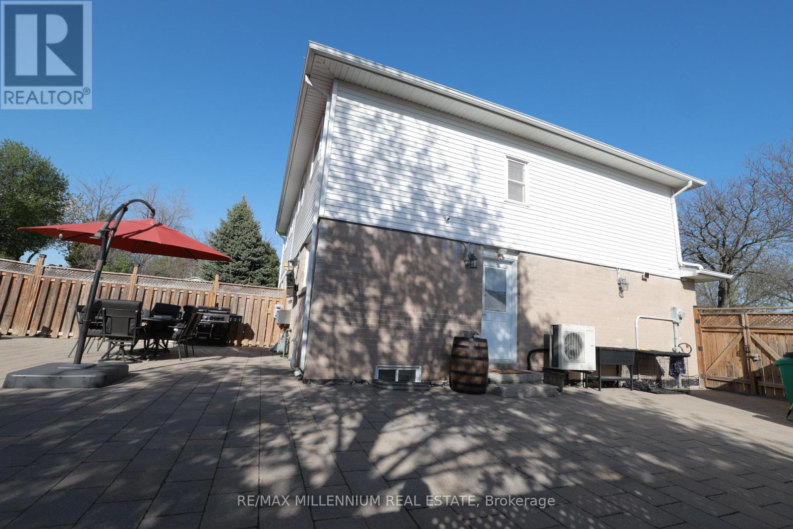 10 Manderley Place, Brampton (Central Park), Ontario  L6S 2S6 - Photo 38 - W12150292
