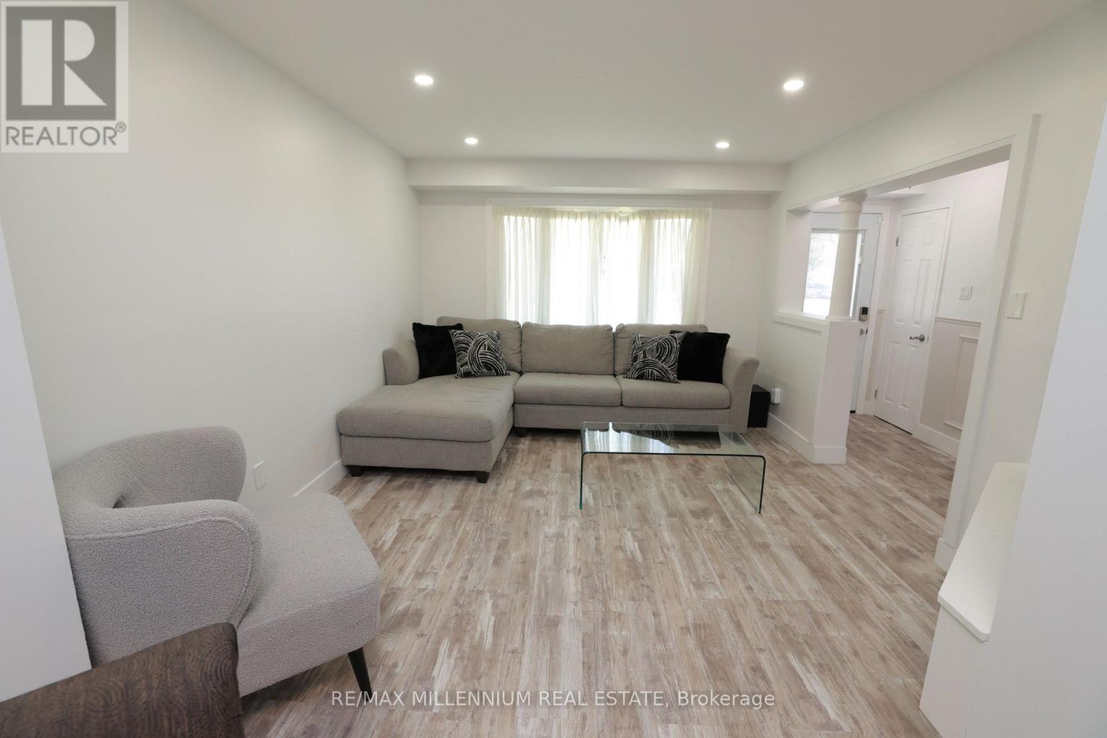 10 Manderley Place, Brampton (Central Park), Ontario  L6S 2S6 - Photo 7 - W12150292
