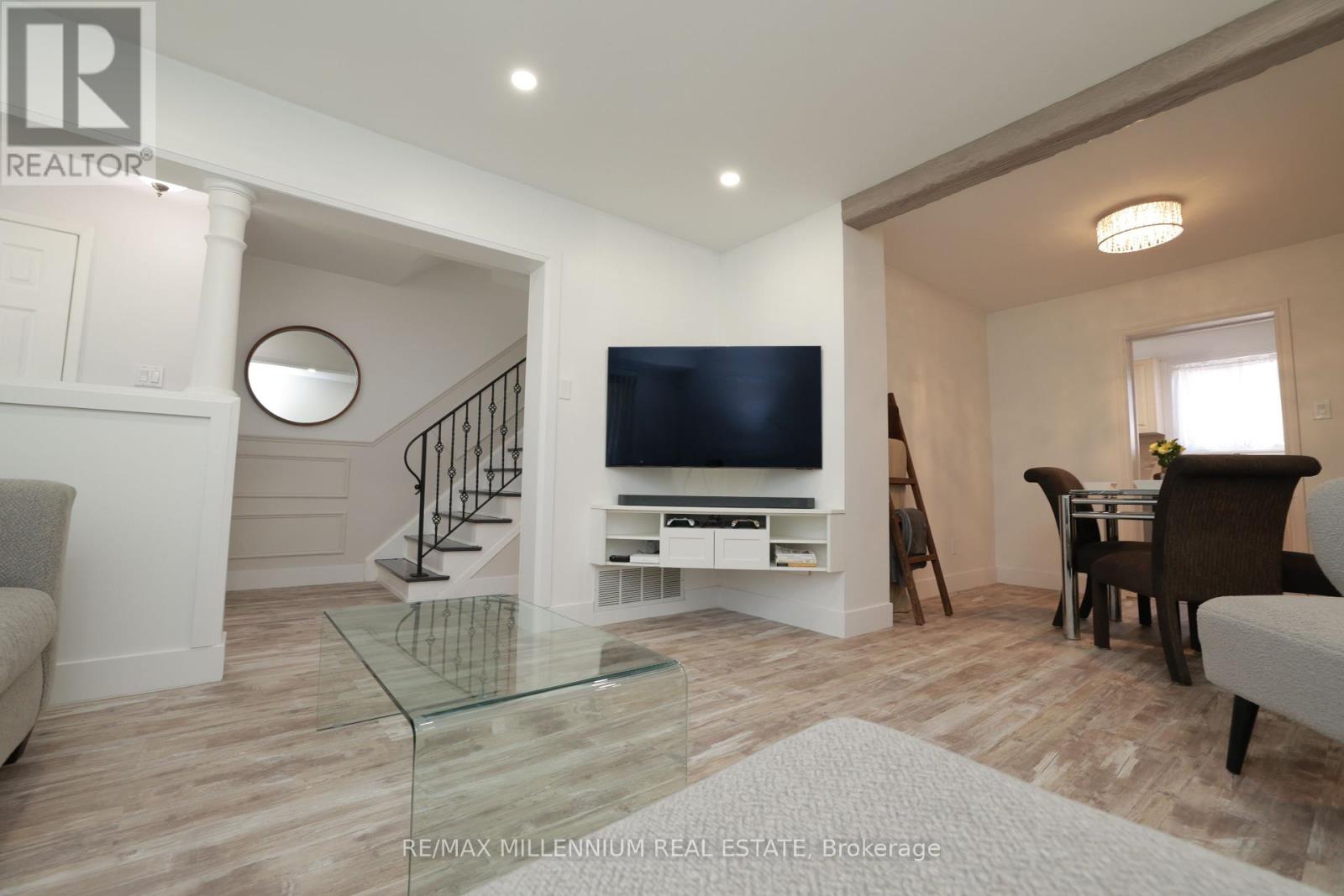 10 Manderley Place, Brampton (Central Park), Ontario  L6S 2S6 - Photo 8 - W12150292