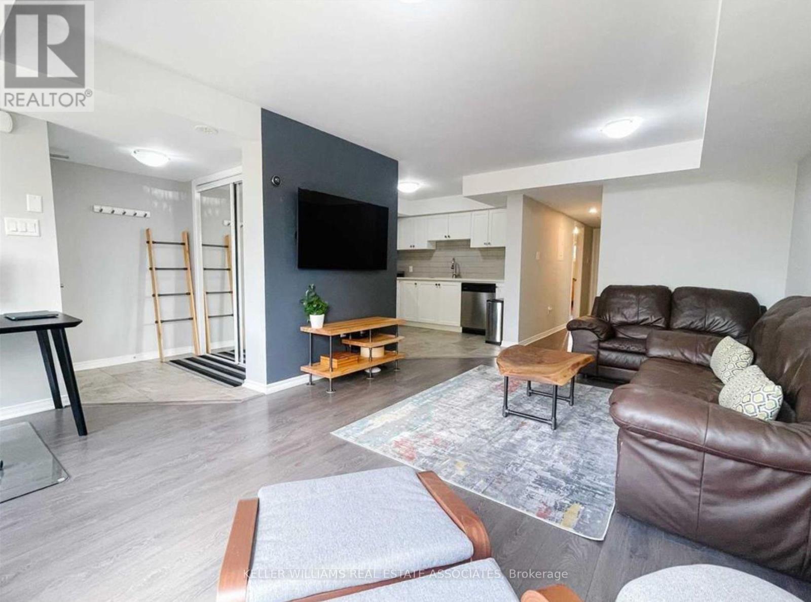 Property at 60 - 2441 GREENWICH DRIVE image 5