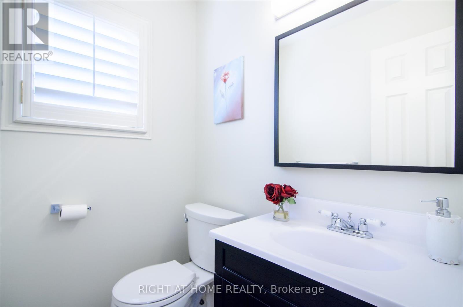 2124 Nipigon Drive, Oakville, Ontario  L6H 4E4 - Photo 9 - W12150304