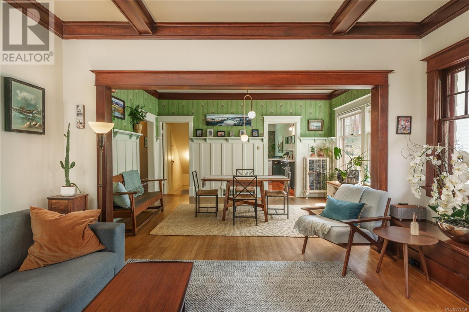 Property at 1007 Amphion St image 2