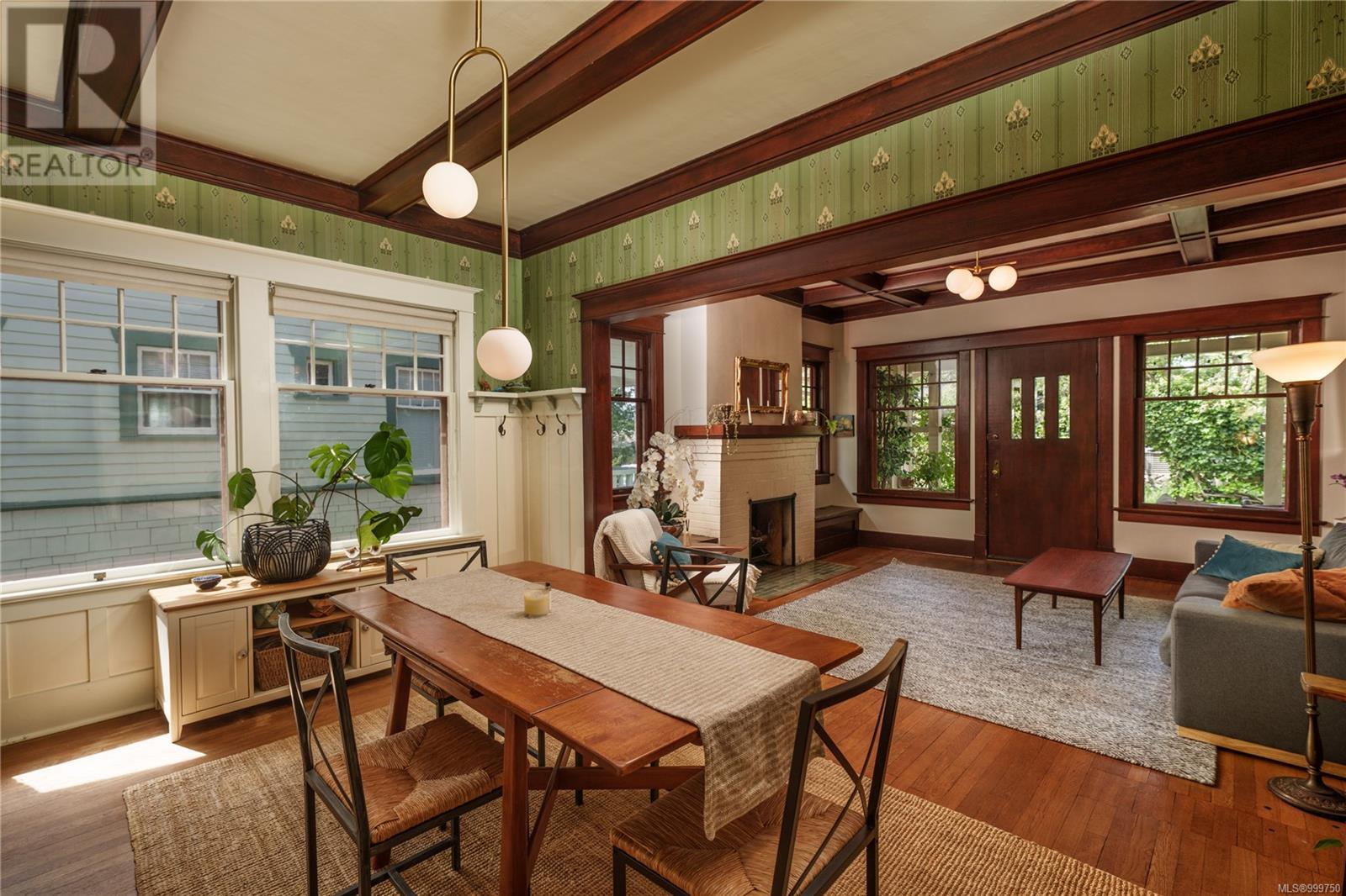 Property at 1007 Amphion St image 3
