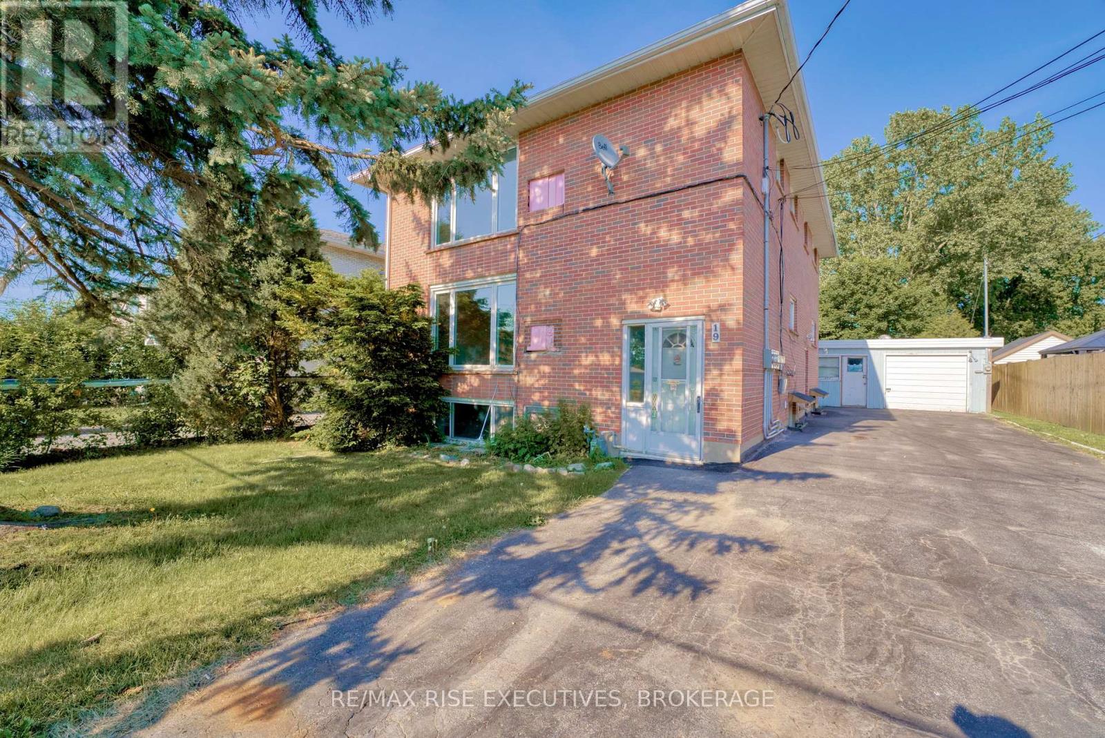 2 - 19 BAKER STREET, kingston (rideau), Ontario