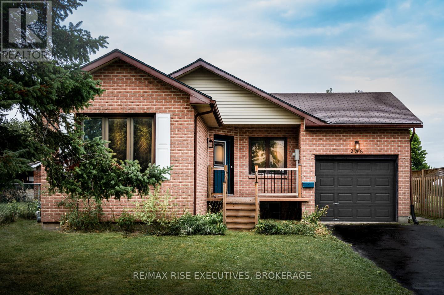 Property at 2 - 258 KINGSCOURT AVENUE image 1