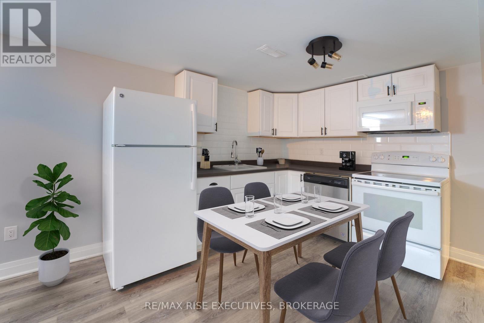 Property at 2 - 258 KINGSCOURT AVENUE image 5