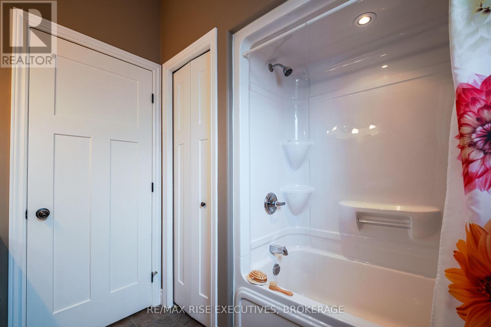 134 Islandview Drive, Loyalist, Ontario  K7N 0A5 - Photo 6 - X12150488