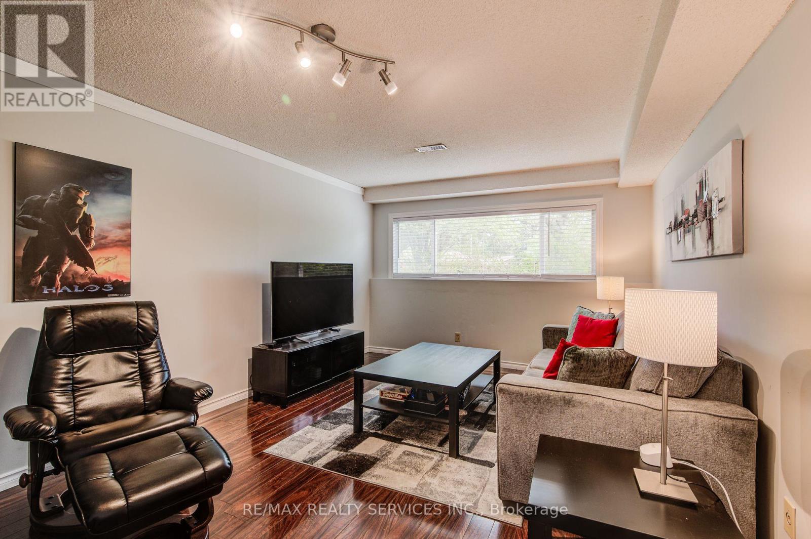 128 Albion Court, Kitchener, Ontario  N2E 2N3 - Photo 31 - X12149891