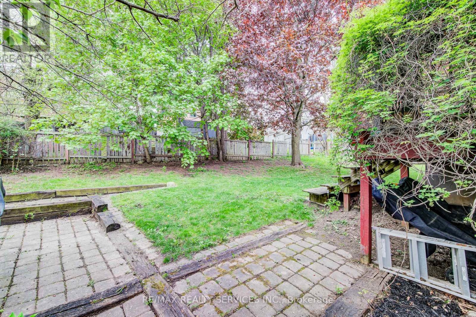 128 Albion Court, Kitchener, Ontario  N2E 2N3 - Photo 46 - X12149891