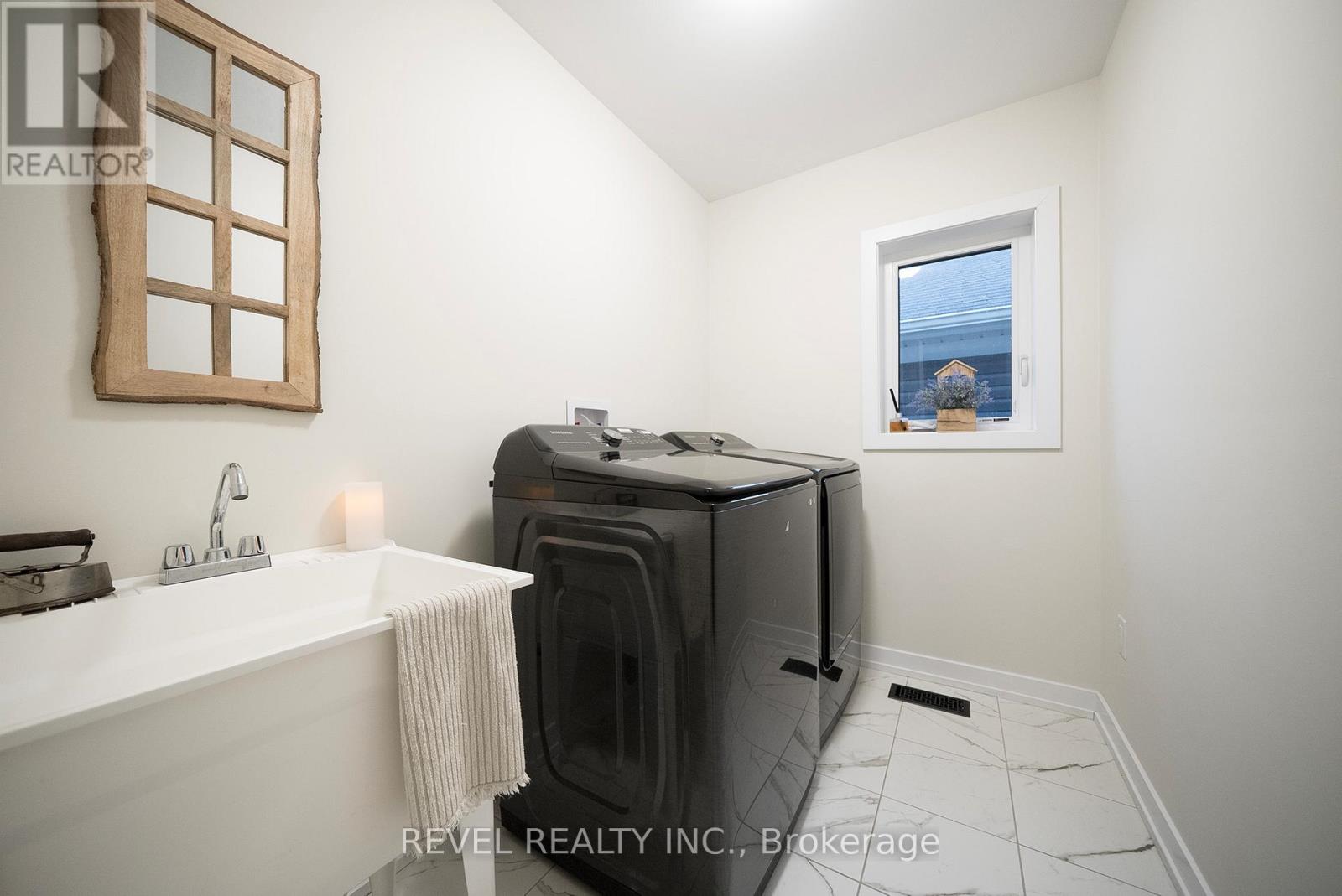 63 Santos Drive, Haldimand, Ontario  N3W 0H2 - Photo 22 - X12149977
