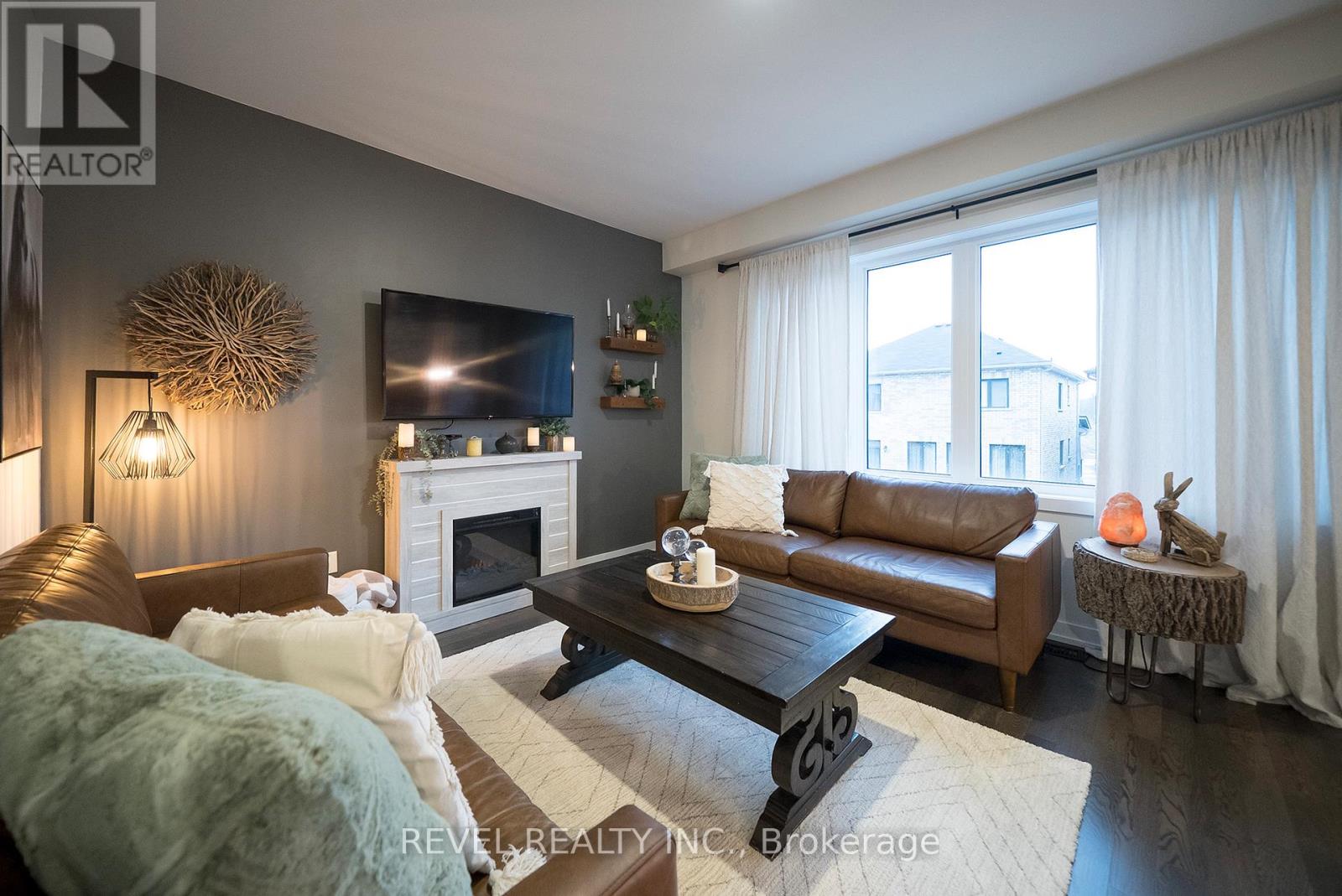 63 Santos Drive, Haldimand, Ontario  N3W 0H2 - Photo 9 - X12149977