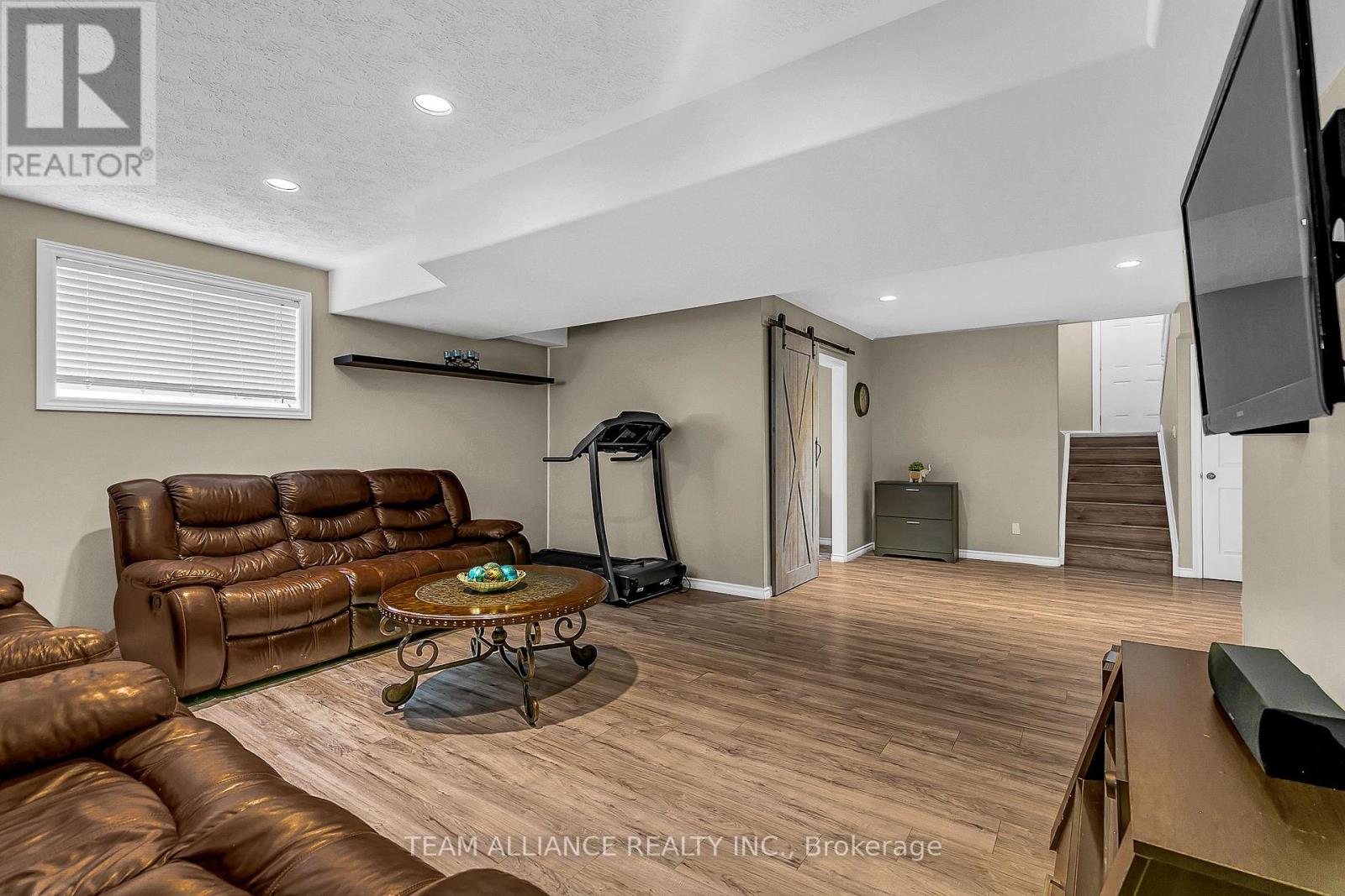 3534 Caribou Crescent, Windsor, Ontario  N8W 5V5 - Photo 21 - X12149989