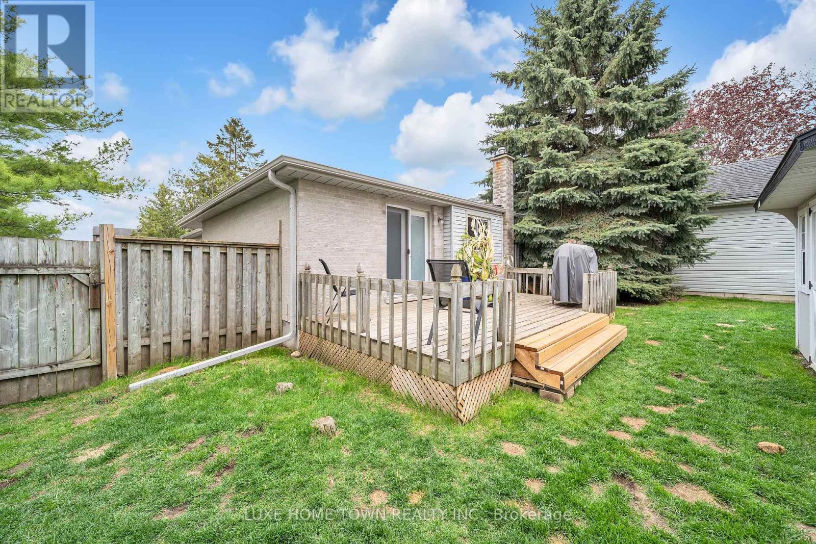 355 Stornoway Drive, Centre Wellington, Ontario  N1M 3K9 - Photo 43 - X12150159
