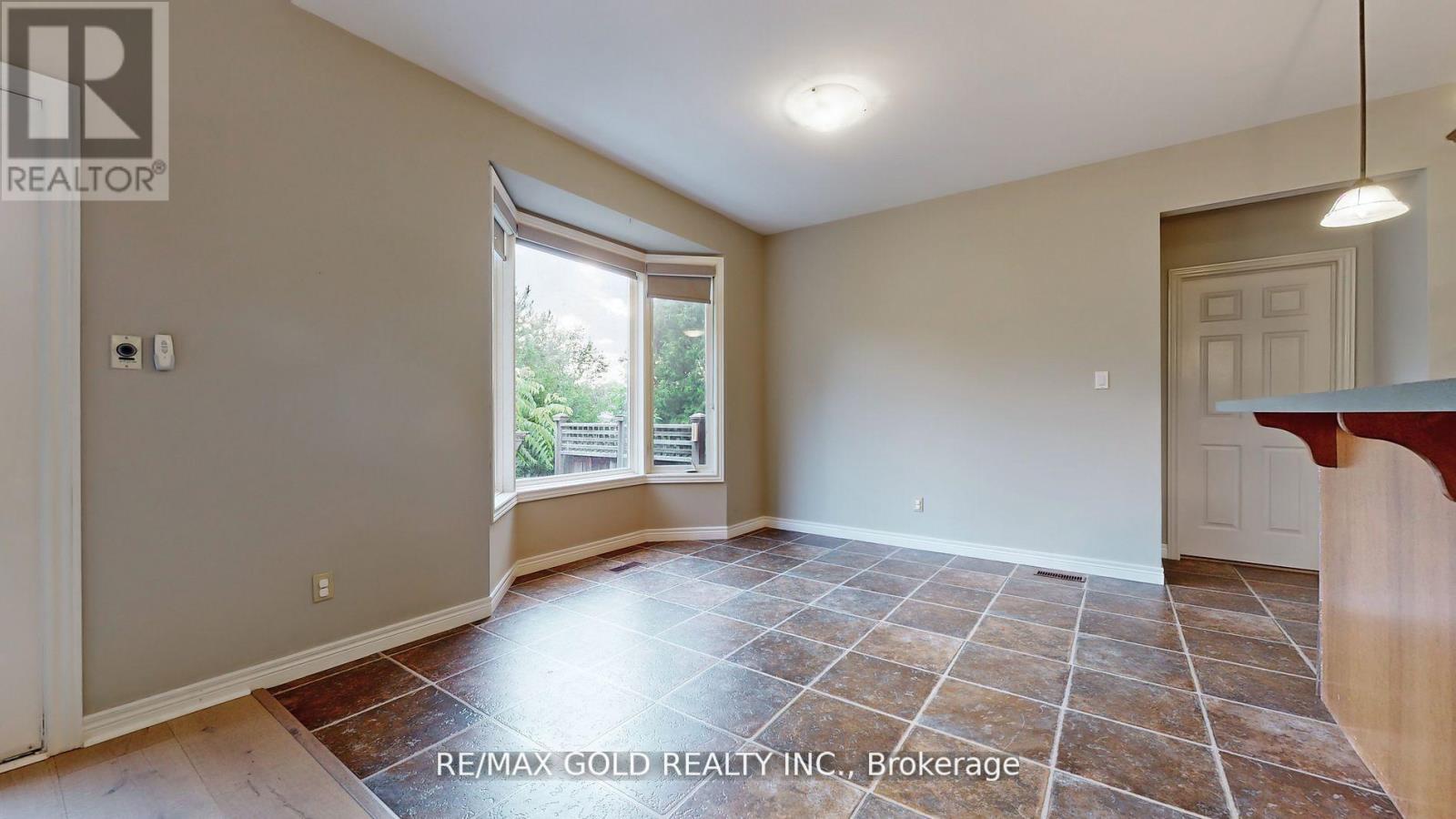 7 Maryheather Crescent, Hamilton, Ontario  L8B 0Z6 - Photo 7 - X12150237
