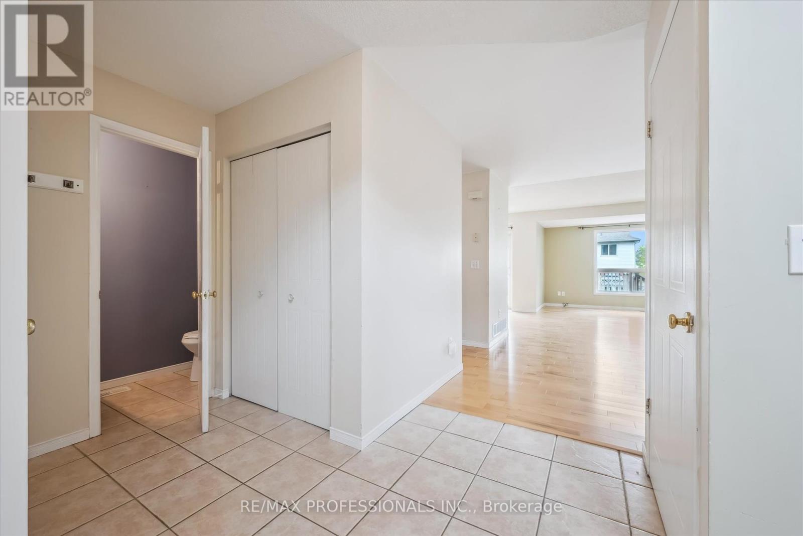 165 Silurian Drive, Guelph, Ontario  N1E 7E6 - Photo 5 - X12150265