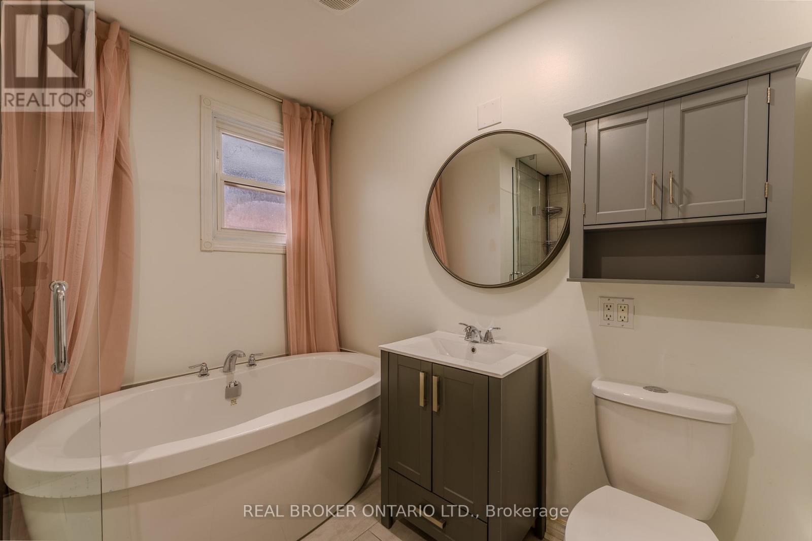 17 Taymall Street, Hamilton, Ontario  L8W 1Z7 - Photo 17 - X12150290