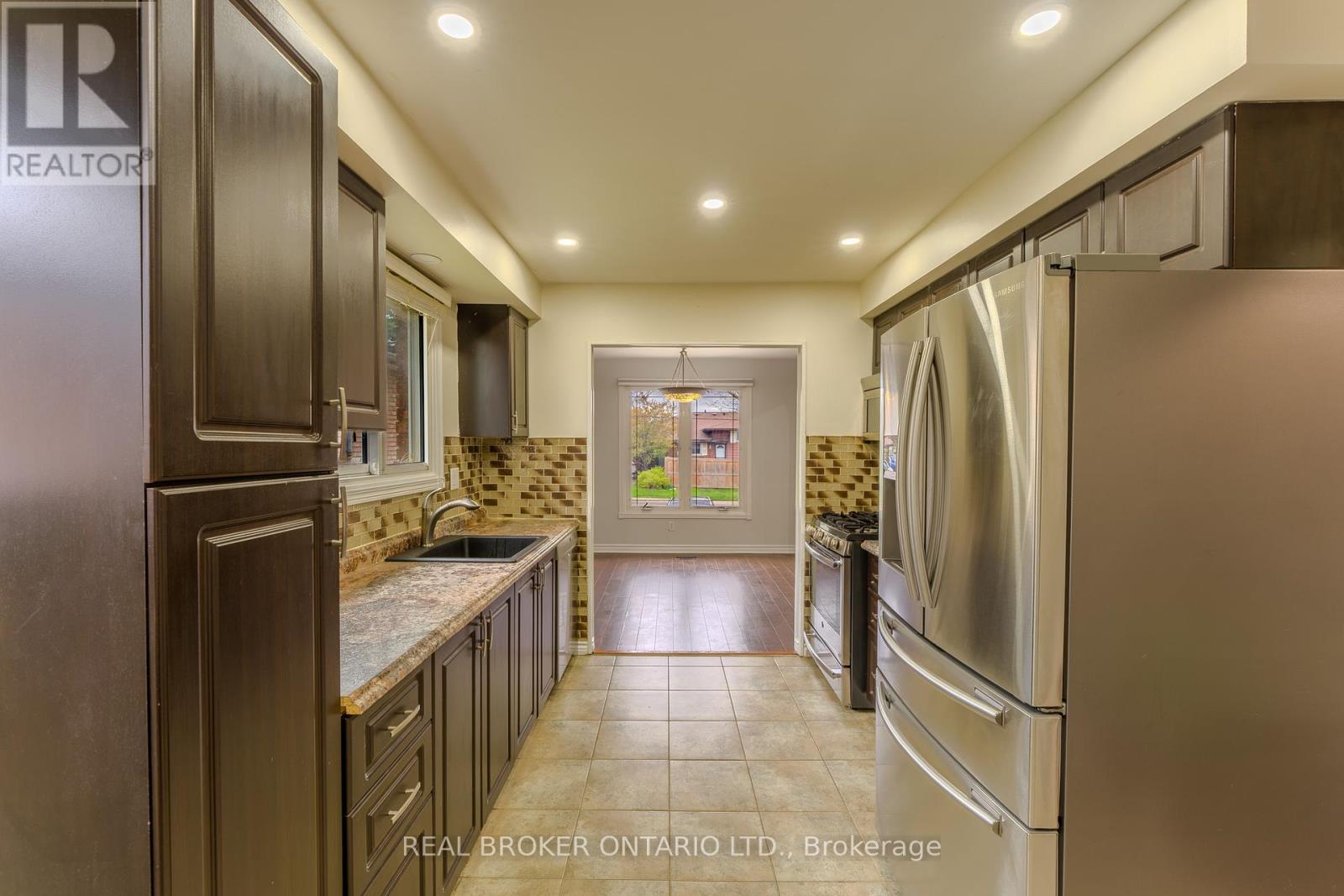 Property at 17 TAYMALL STREET image 5