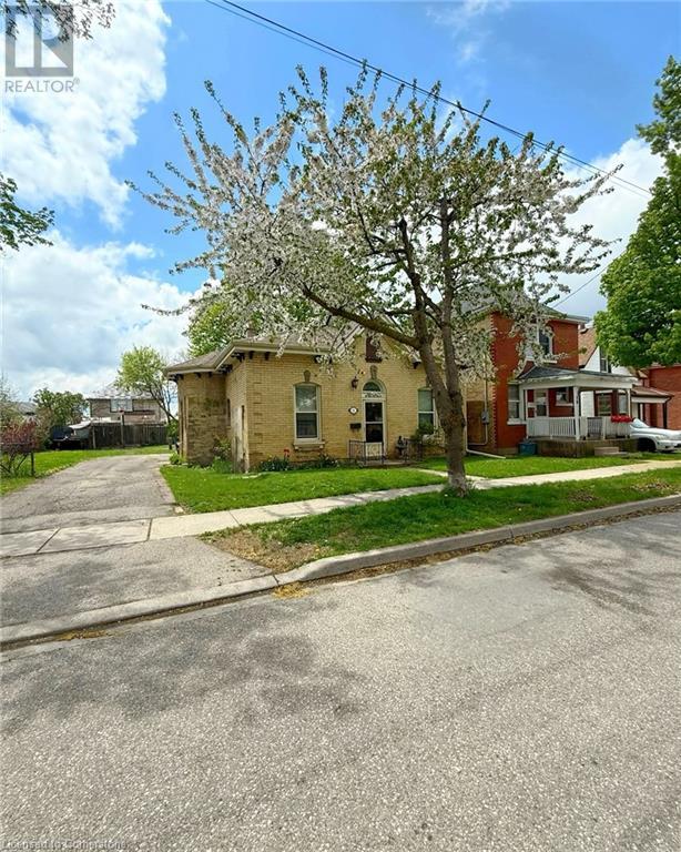 21 SARAH Street, Brantford, Ontario